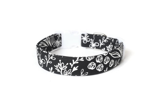 Black & White Floral Outlines Dog Collar