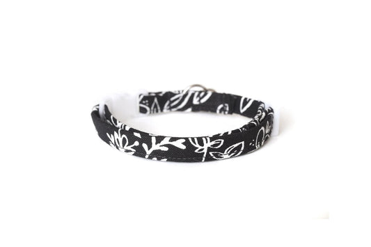 Black & White Floral Outlines Cat Collar